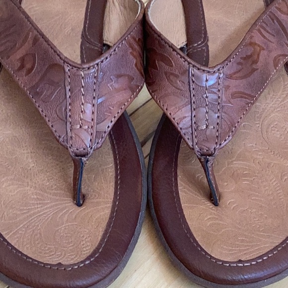 b.o.c. Brown flip flops. Women’s Size 9 - Picture 10 of 15